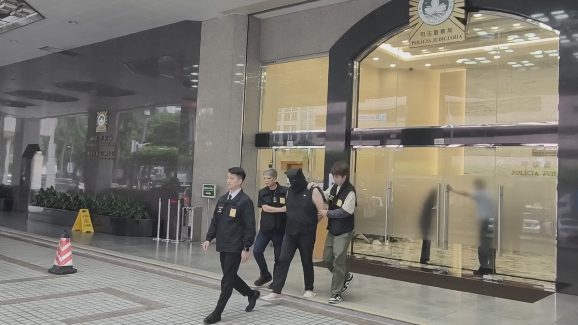 2名内地男子被捕