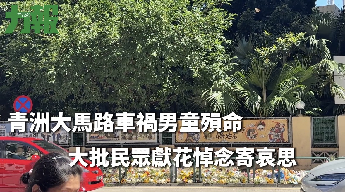 大批民眾獻花悼念寄哀思